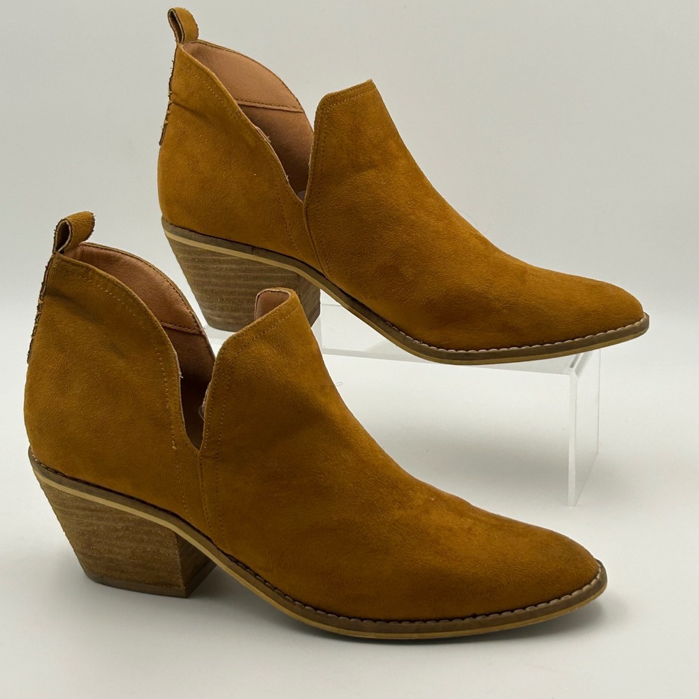 Boutique by Corkys Stassi Booties Camel 9 Tan Faux Suede V-Cut Western Boho Chic
